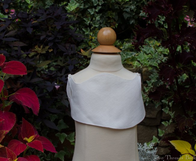 The photo(s) are slightly underexposed because the apron is so white it's hard to see.