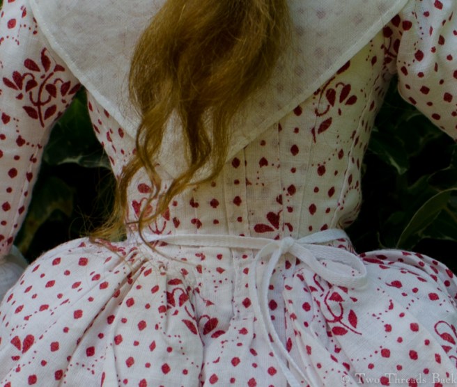 And from the back, with her falling wig curls.